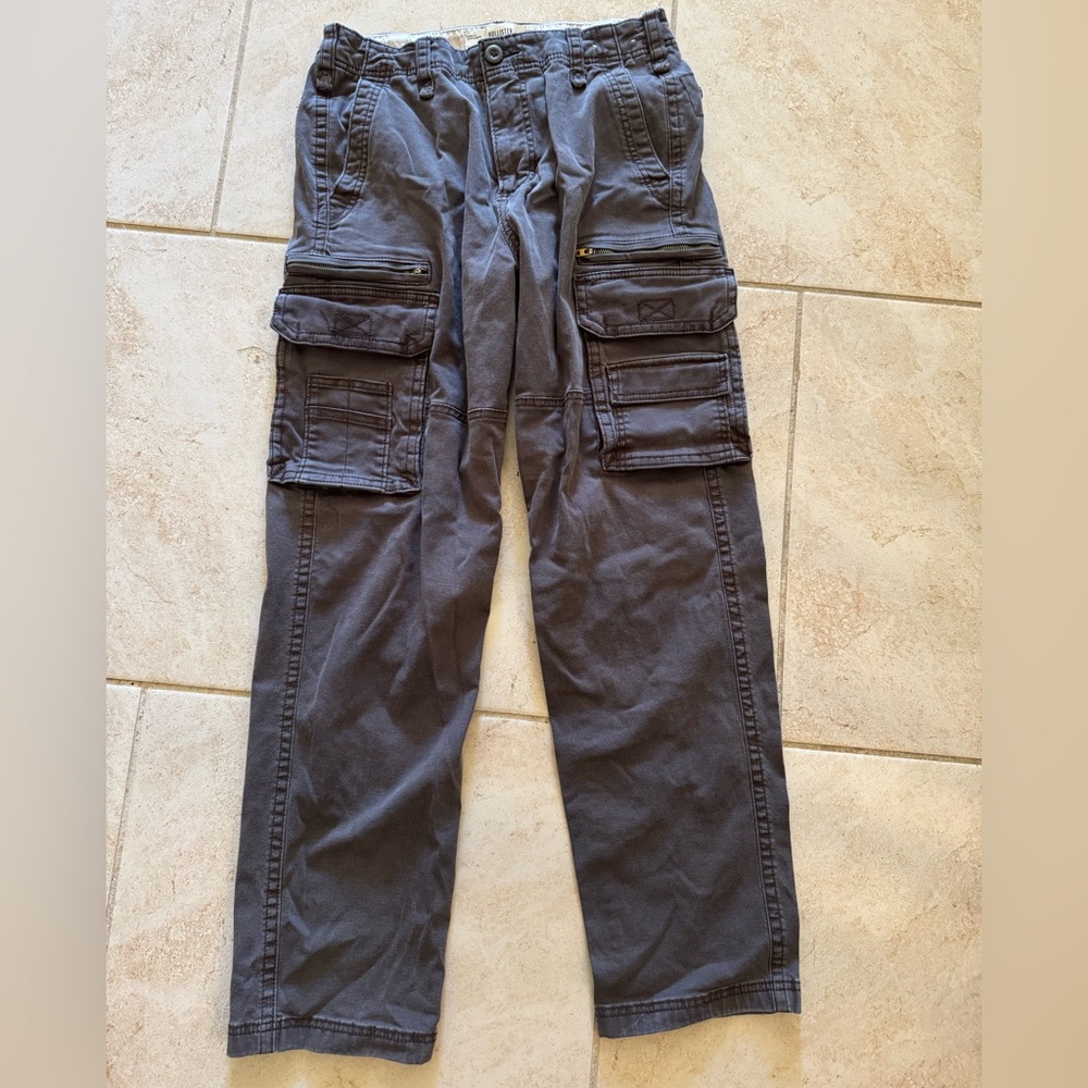 Men’s loose fit Hollister cargo pants